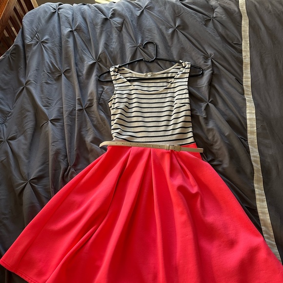 Cute little a frame dress - Picture 2 of 3